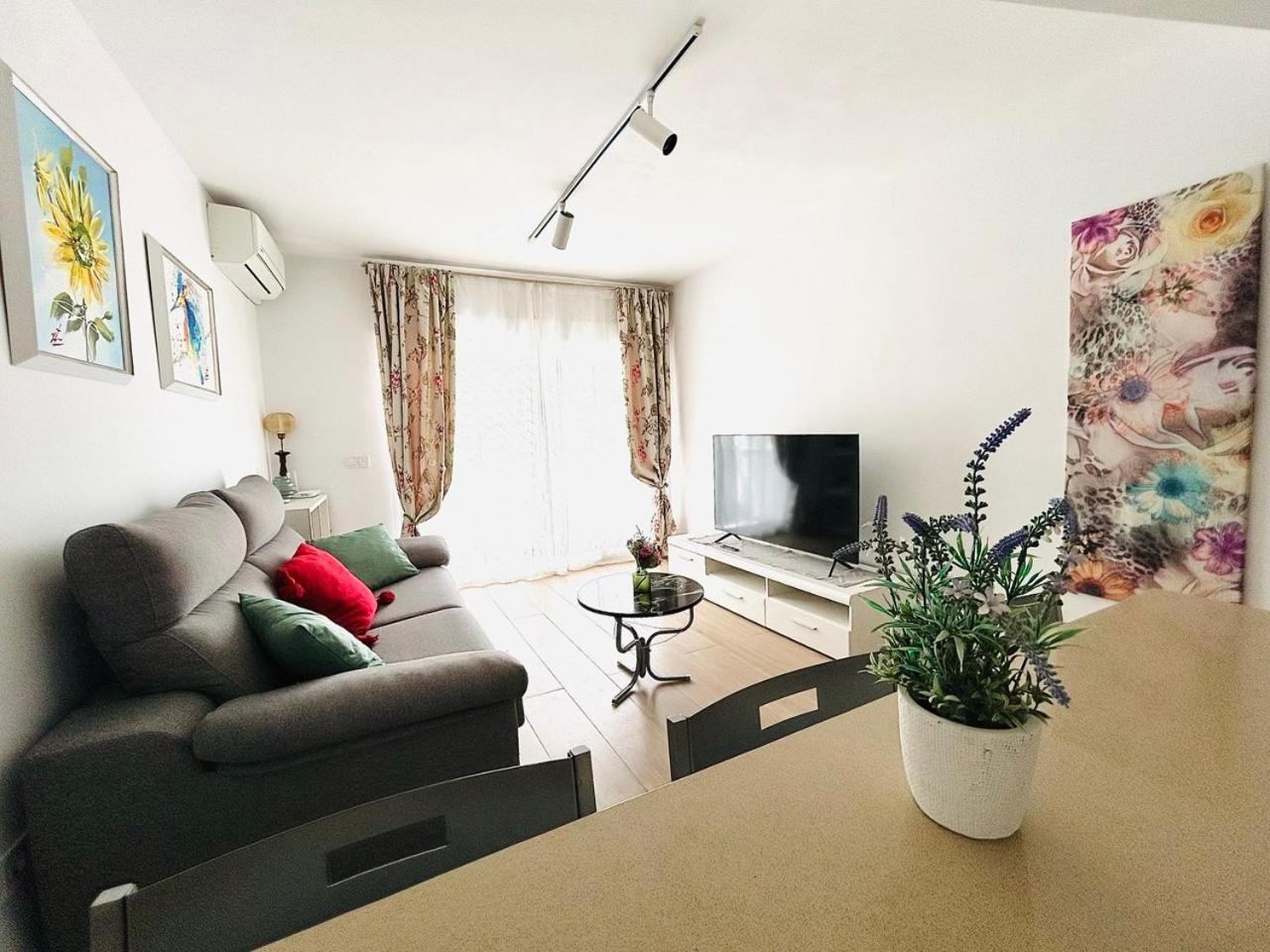 Apartment Iris 5 Minutos De La Playa, Centro De Ciudad كاليبي المظهر الخارجي الصورة